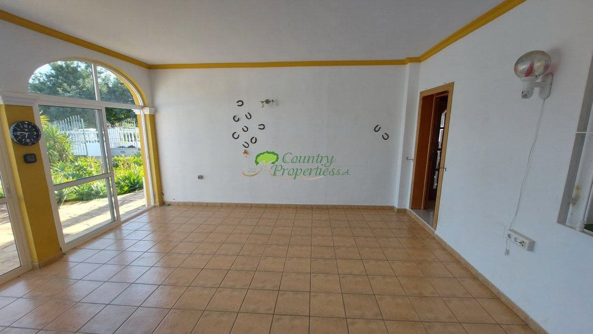 4 bedroom Finca/Country House for sale in Canillas de Aceituno - € 449,000 (Ref: 9726435)
