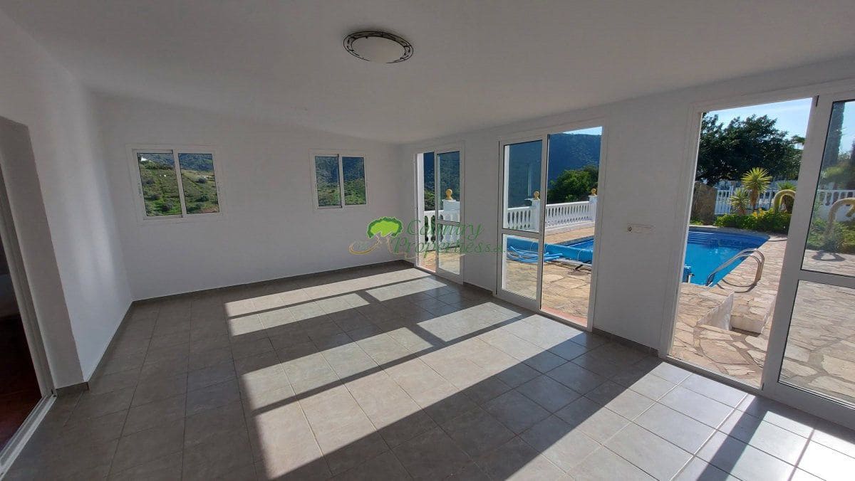 4 bedroom Finca/Country House for sale in Canillas de Aceituno - € 449,000 (Ref: 9726435)