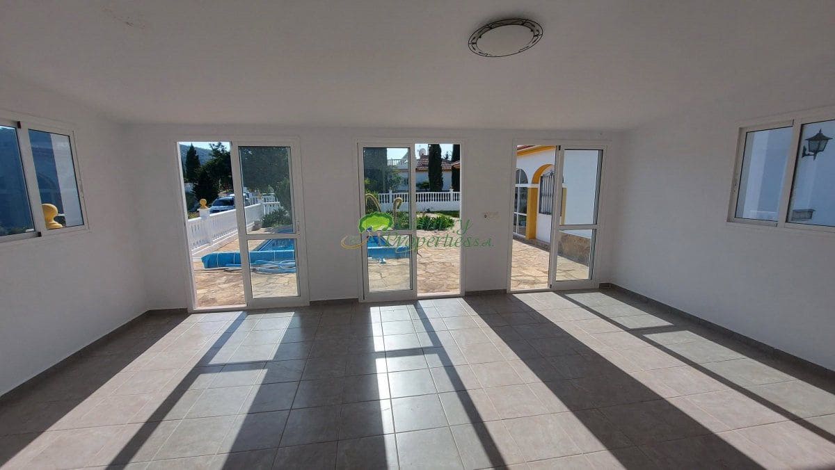 4 bedroom Finca/Country House for sale in Canillas de Aceituno - € 449,000 (Ref: 9726435)