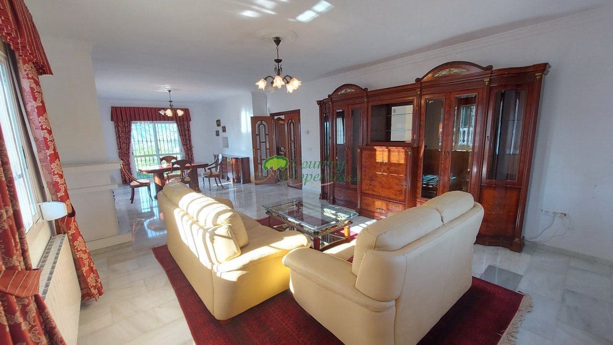 4 bedroom Finca/Country House for sale in Canillas de Aceituno - € 449,000 (Ref: 9726435)