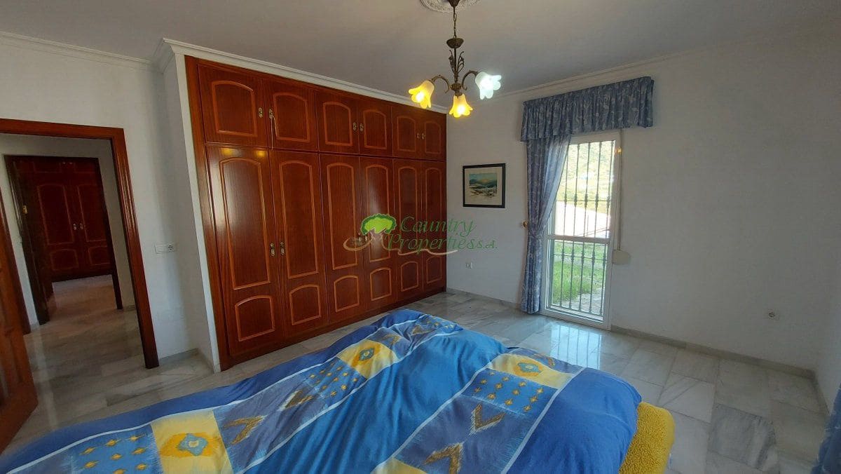 4 bedroom Finca/Country House for sale in Canillas de Aceituno - € 449,000 (Ref: 9726435)