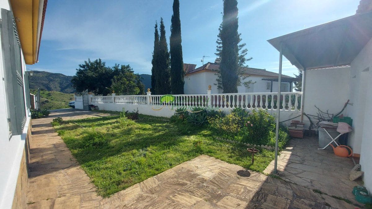 4 bedroom Finca/Country House for sale in Canillas de Aceituno - € 449,000 (Ref: 9726435)