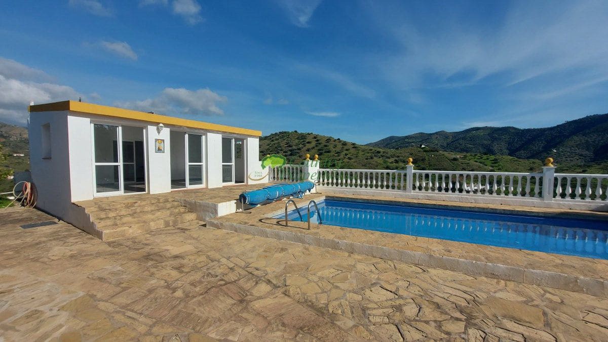 4 bedroom Finca/Country House for sale in Canillas de Aceituno - € 449,000 (Ref: 9726435)