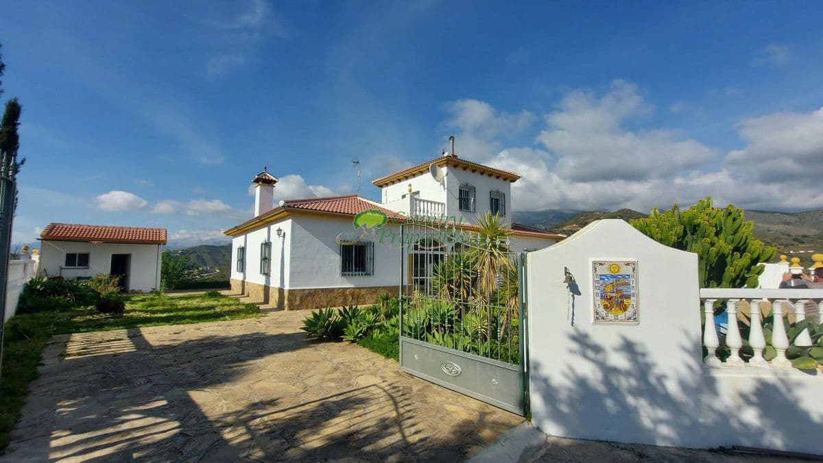 4 bedroom Finca/Country House for sale in Canillas de Aceituno - € 449,000 (Ref: 9726435)