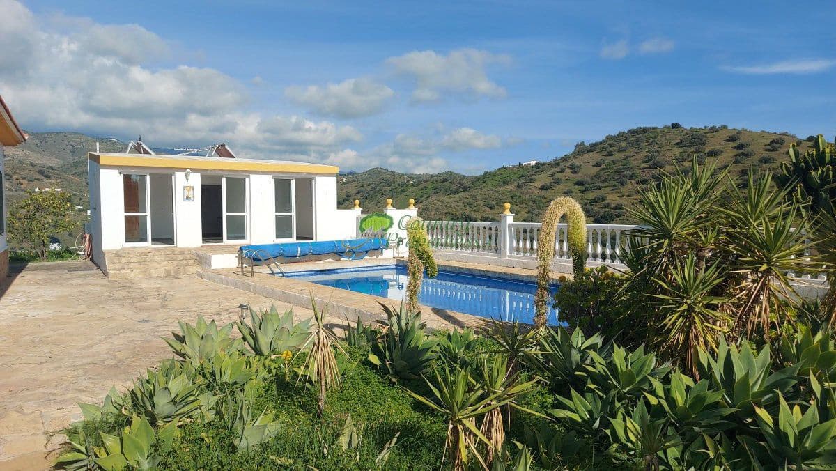4 bedroom Finca/Country House for sale in Canillas de Aceituno - € 449,000 (Ref: 9726435)