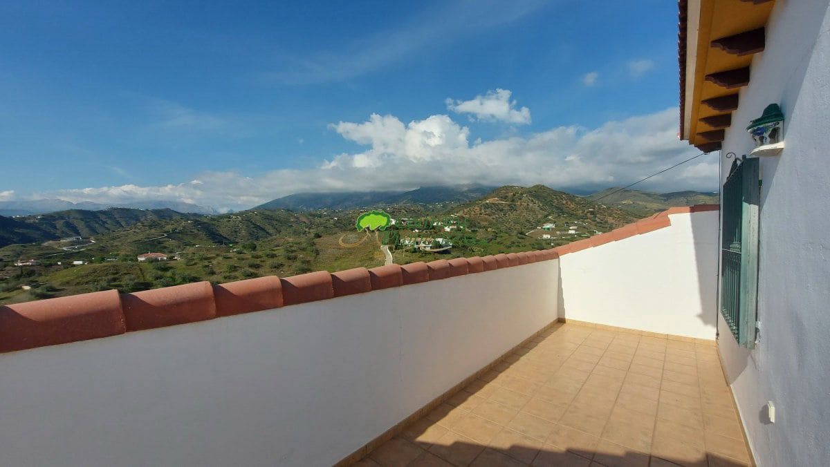 4 slaapkamer Finca/Landhuis te koop in Canillas de Aceituno met zwembad garage - € 449.000 (Ref: 9726435)