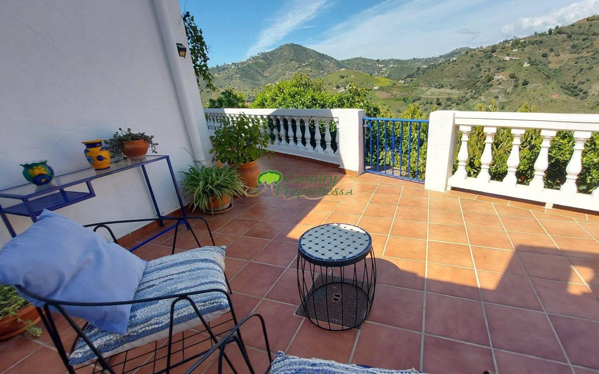 4 bedroom Finca/Country House for sale in Torrox with garage - € 599,000 (Ref: 9763531)