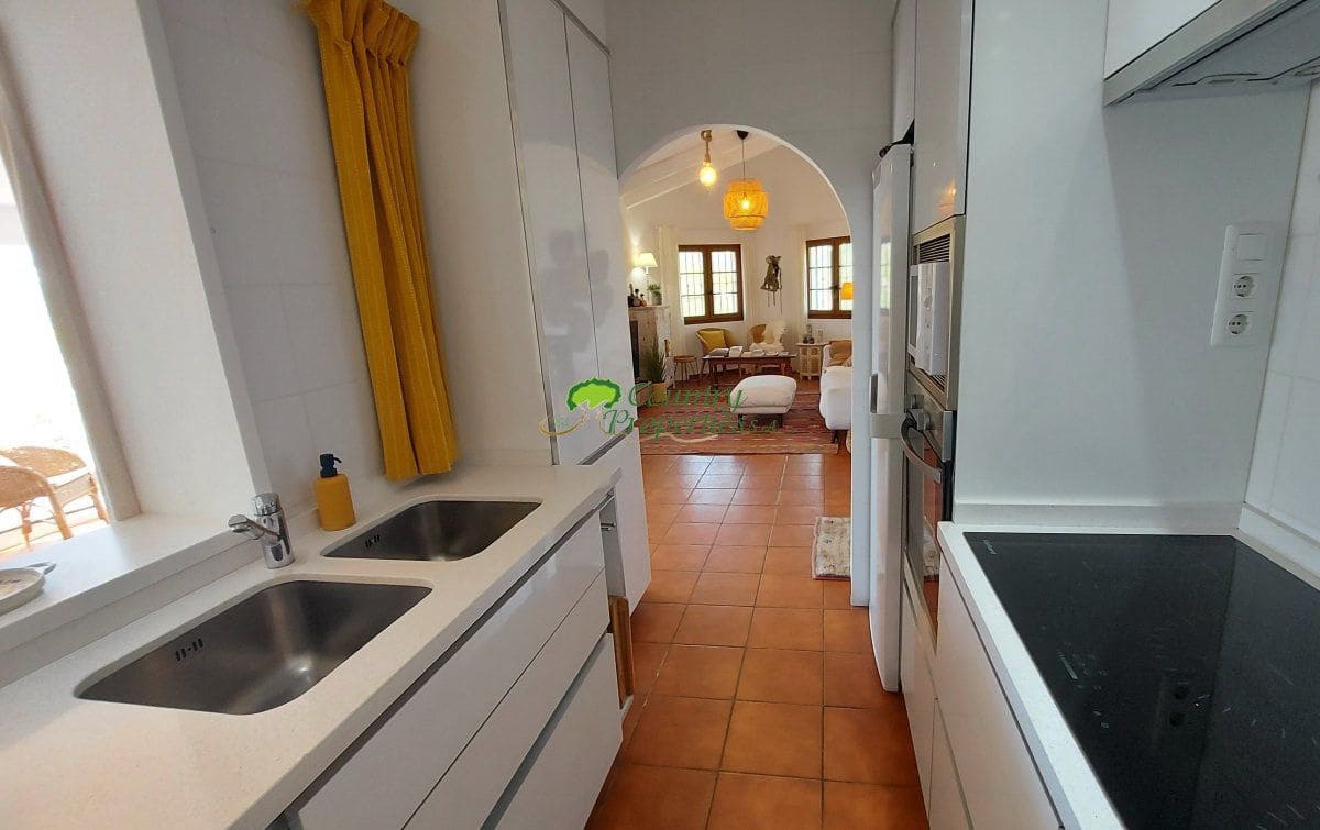 4 bedroom Finca/Country House for sale in Torrox with garage - € 599,000 (Ref: 9763531)