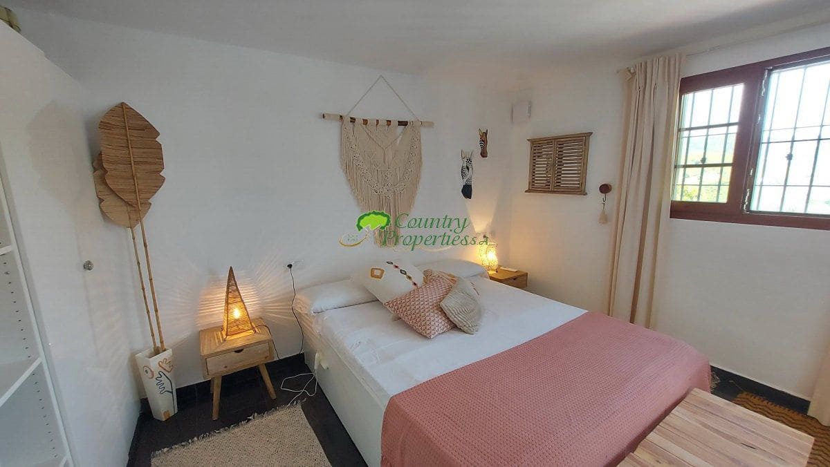 4 bedroom Finca/Country House for sale in Torrox with garage - € 599,000 (Ref: 9763531)