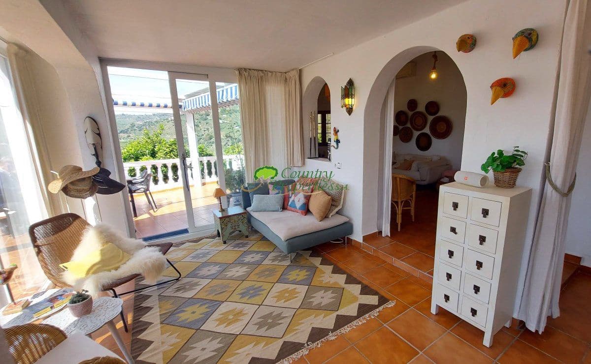 4 bedroom Finca/Country House for sale in Torrox with garage - € 599,000 (Ref: 9763531)