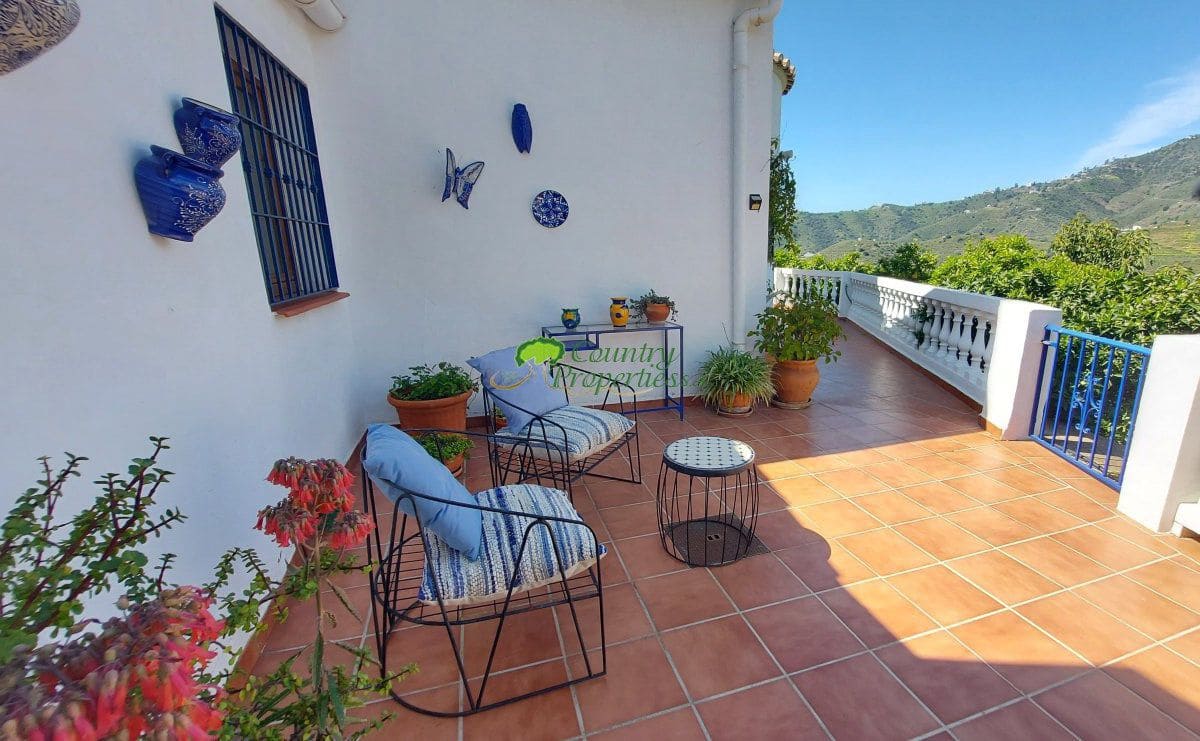 4 bedroom Finca/Country House for sale in Torrox with garage - € 599,000 (Ref: 9763531)