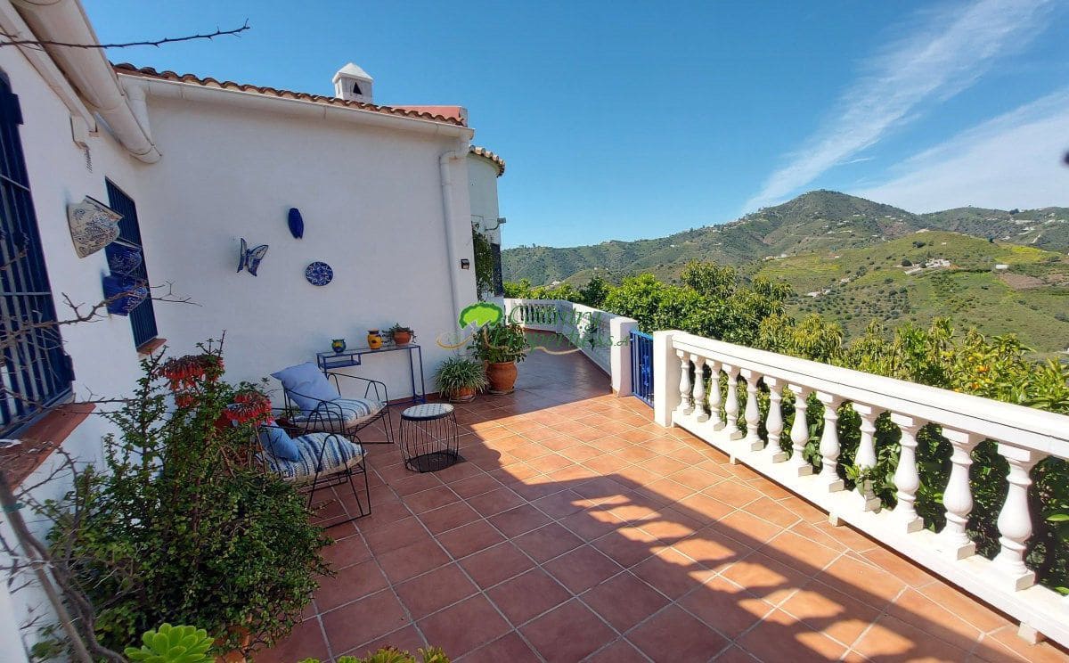 4 bedroom Finca/Country House for sale in Torrox with garage - € 599,000 (Ref: 9763531)