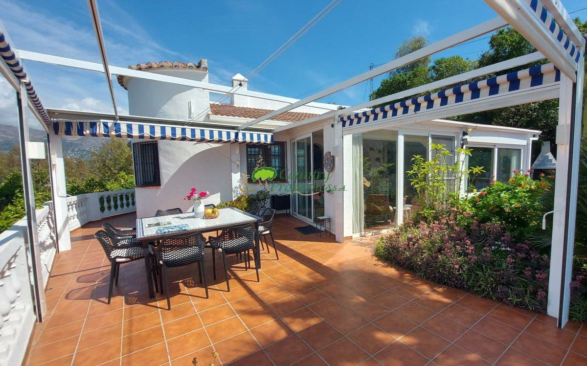 4 bedroom Finca/Country House for sale in Torrox with garage - € 599,000 (Ref: 9763531)