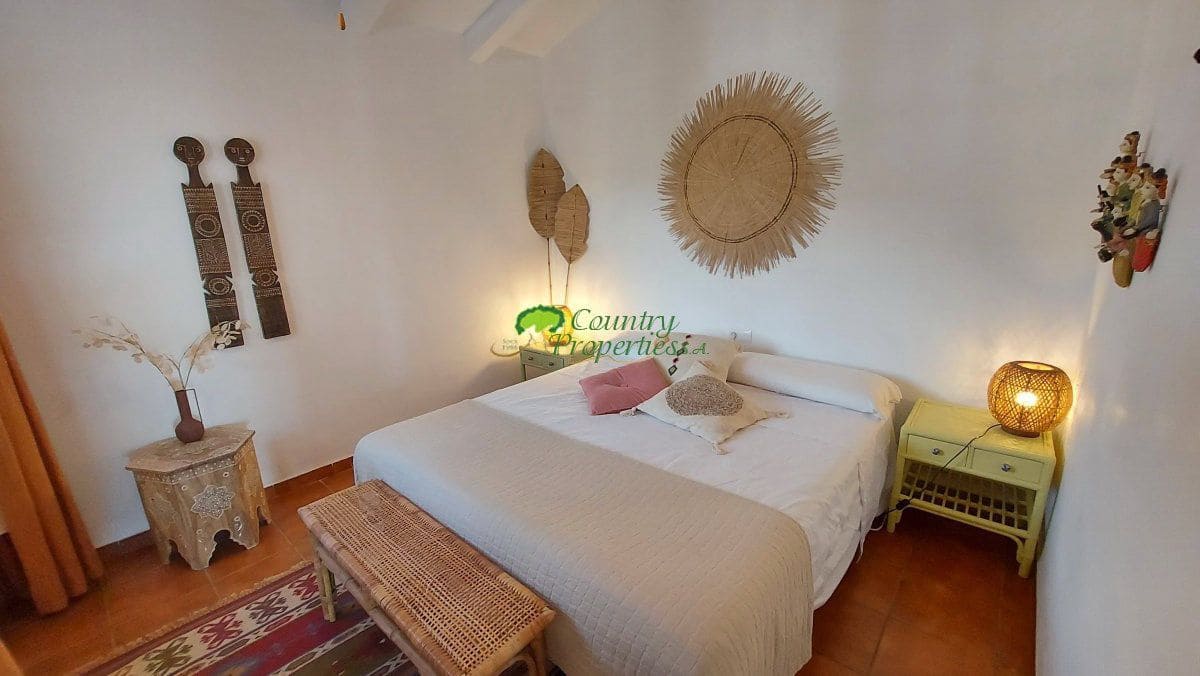 4 bedroom Finca/Country House for sale in Torrox with garage - € 599,000 (Ref: 9763531)