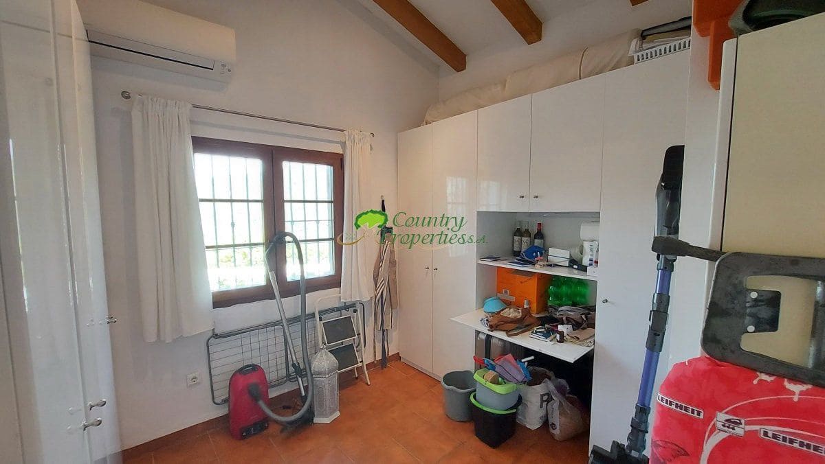 4 bedroom Finca/Country House for sale in Torrox with garage - € 599,000 (Ref: 9763531)