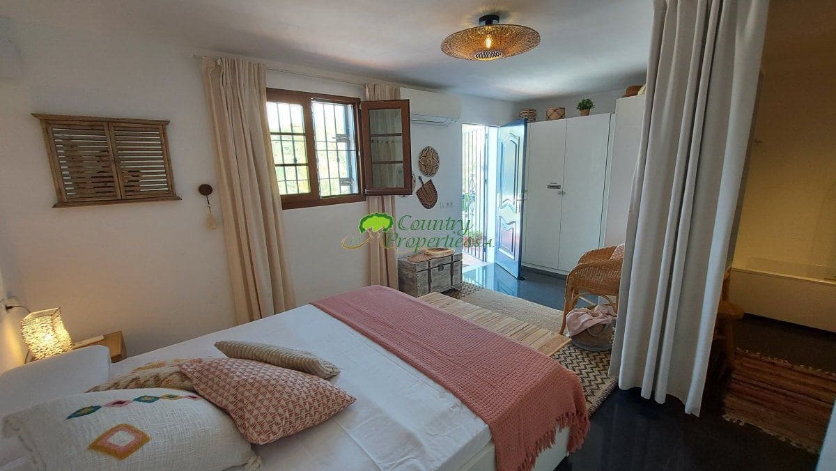 4 bedroom Finca/Country House for sale in Torrox with garage - € 599,000 (Ref: 9763531)