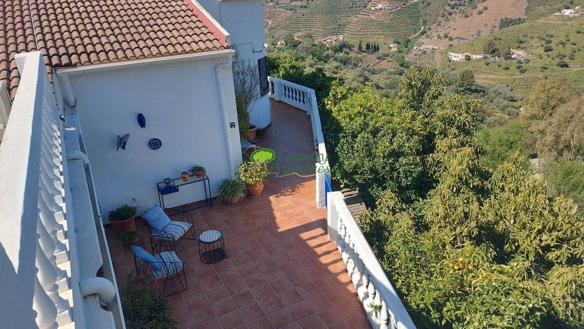 4 bedroom Finca/Country House for sale in Torrox with garage - € 599,000 (Ref: 9763531)