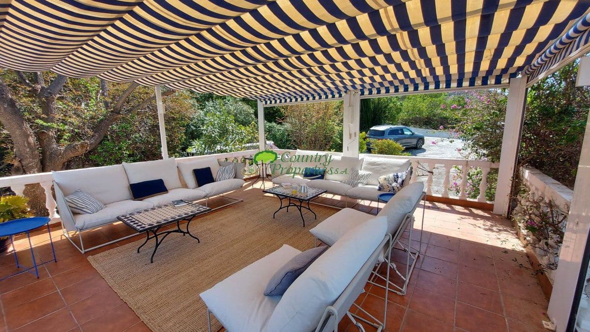 4 bedroom Finca/Country House for sale in Torrox with garage - € 599,000 (Ref: 9763531)