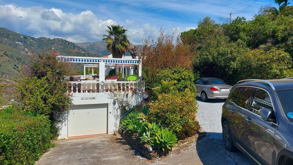 4 bedroom Finca/Country House for sale in Torrox with garage - € 599,000 (Ref: 9763531)
