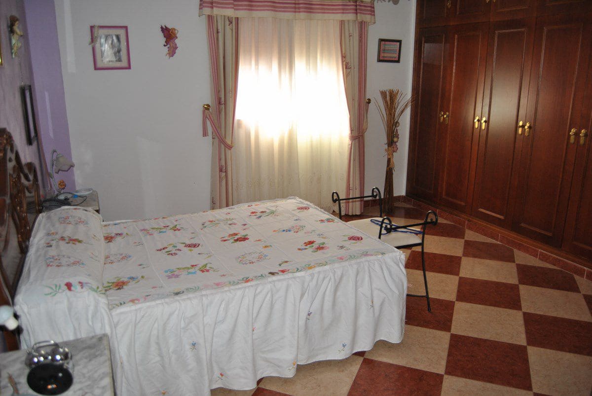 4 bedroom Townhouse for sale in Competa with garage - € 342,000 (Ref: 9777741)