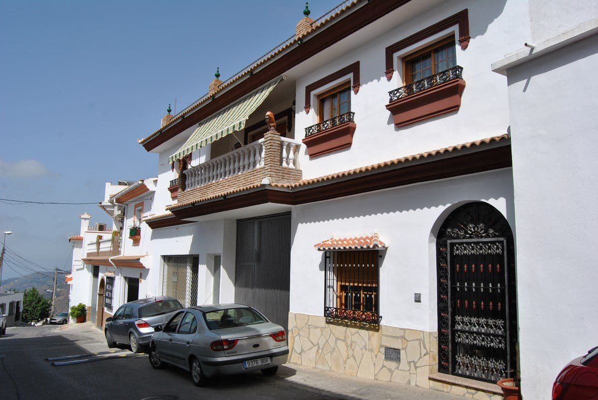 4 bedroom Townhouse for sale in Competa with garage - € 342,000 (Ref: 9777741)
