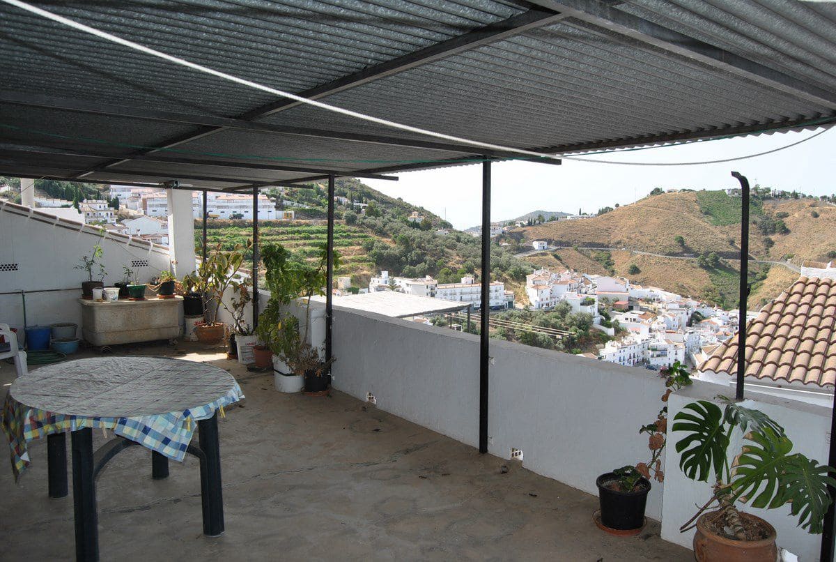 4 soverom Hus til salgs i Competa med garasje - € 148 500 (Ref: 9777742)