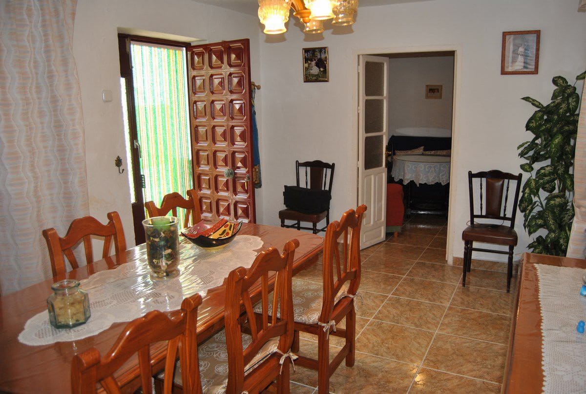 4 soverom Hus til salgs i Competa med garasje - € 148 500 (Ref: 9777742)