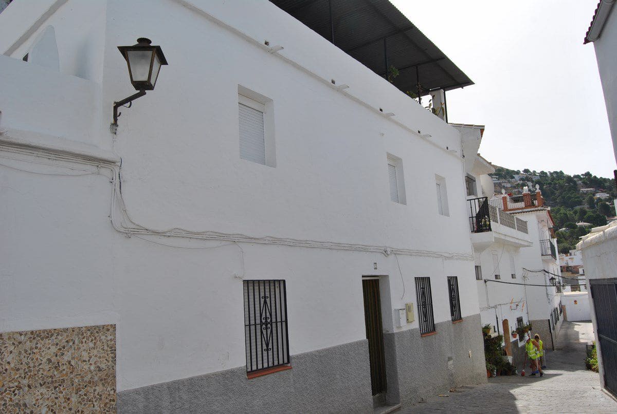 4 soverom Hus til salgs i Competa med garasje - € 148 500 (Ref: 9777742)