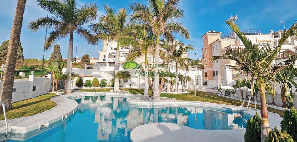 2 slaapkamer Appartement te koop in Torrox met garage - € 320.000 (Ref: 9780240)