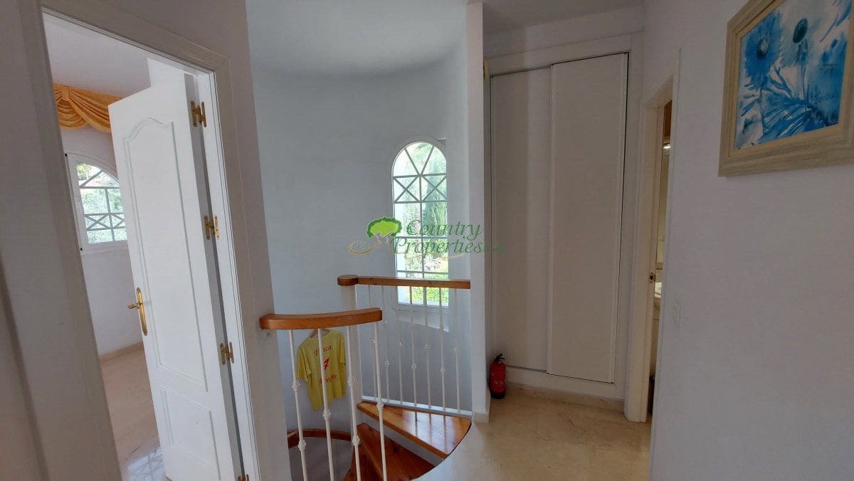 4 soveværelse Finca/Landehus til salg i Arenas med garage - € 579.000 (Ref: 9783077)