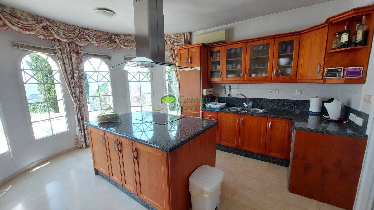 4 soveværelse Finca/Landehus til salg i Arenas med garage - € 579.000 (Ref: 9783077)