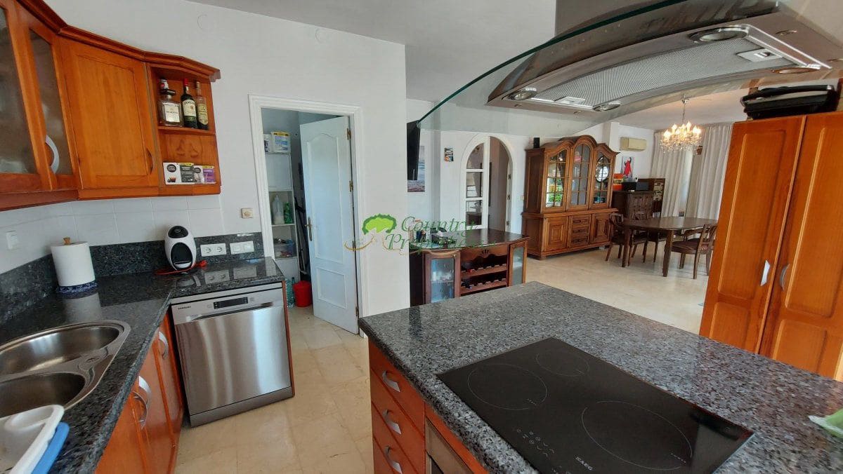 4 soveværelse Finca/Landehus til salg i Arenas med garage - € 579.000 (Ref: 9783077)