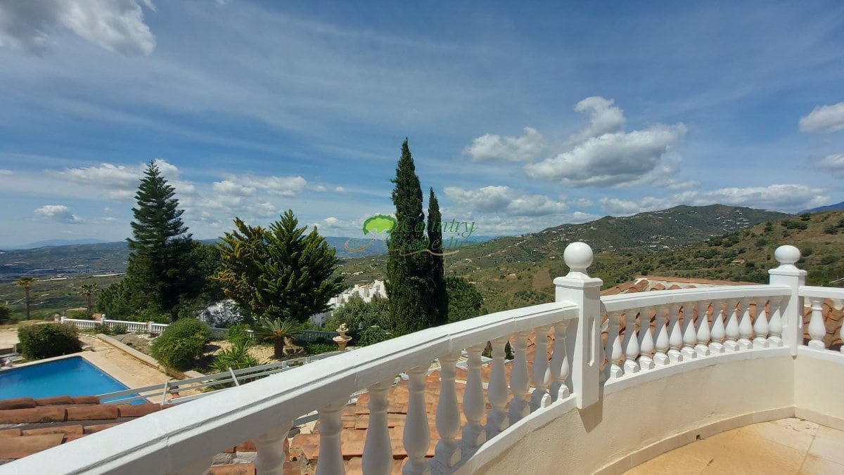 4 soveværelse Finca/Landehus til salg i Arenas med garage - € 579.000 (Ref: 9783077)