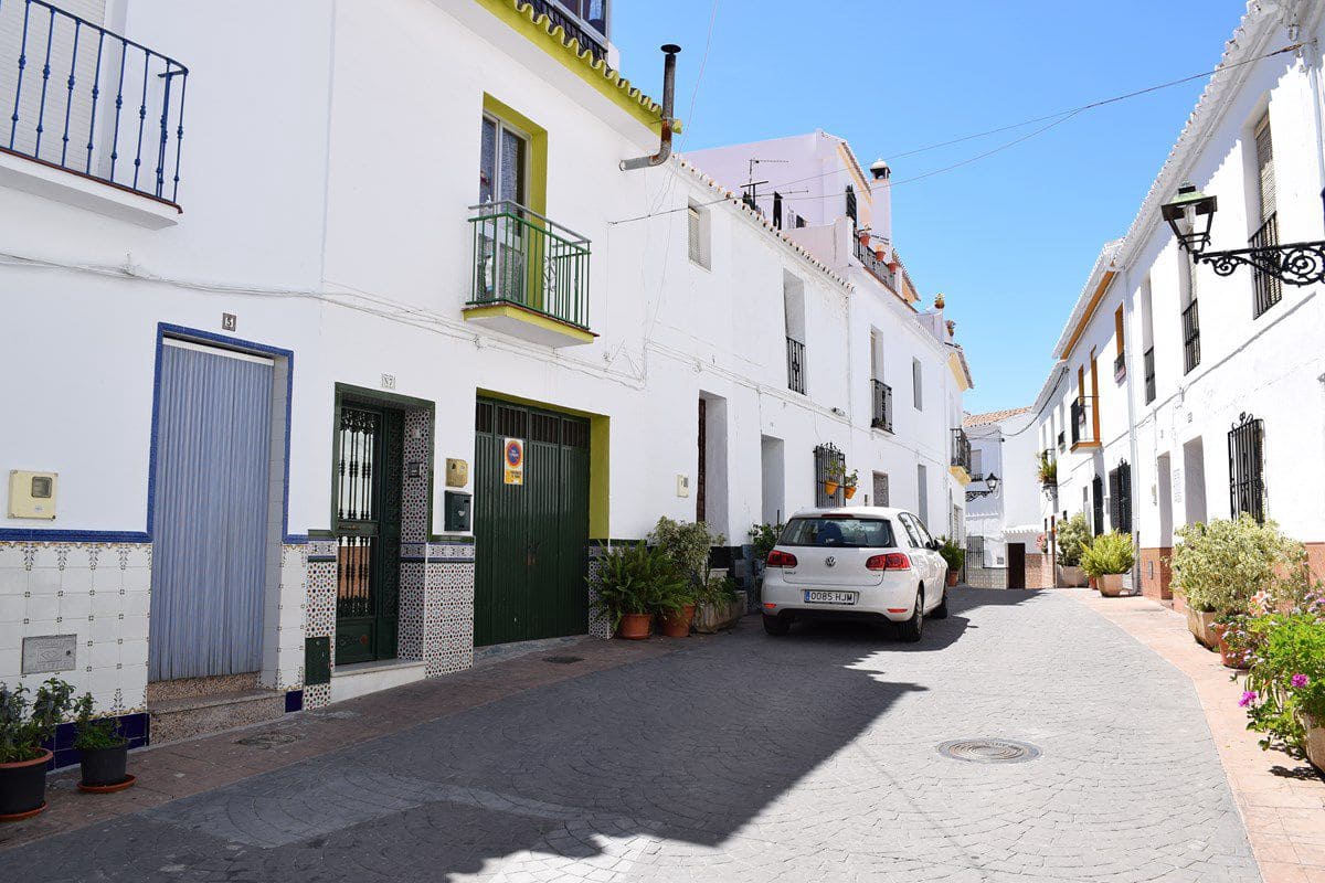 3 bedroom Townhouse for sale in Torrox with garage - € 212,000 (Ref: 9804073)