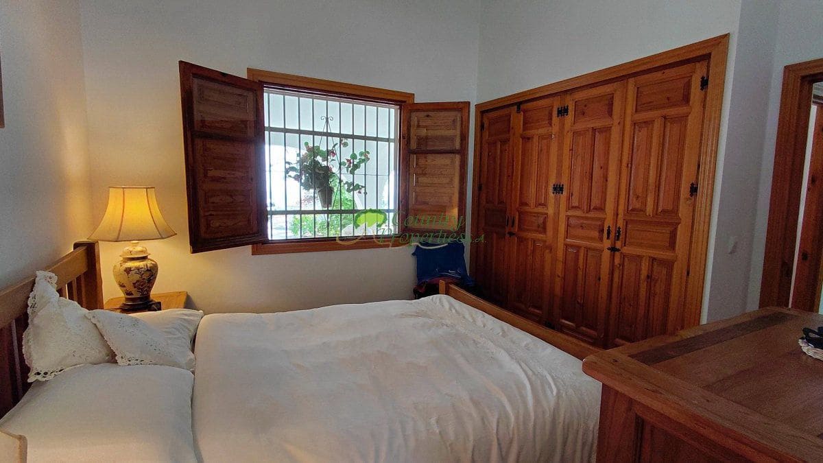 3 bedroom Finca/Country House for sale in Competa - € 435,000 (Ref: 9838966)