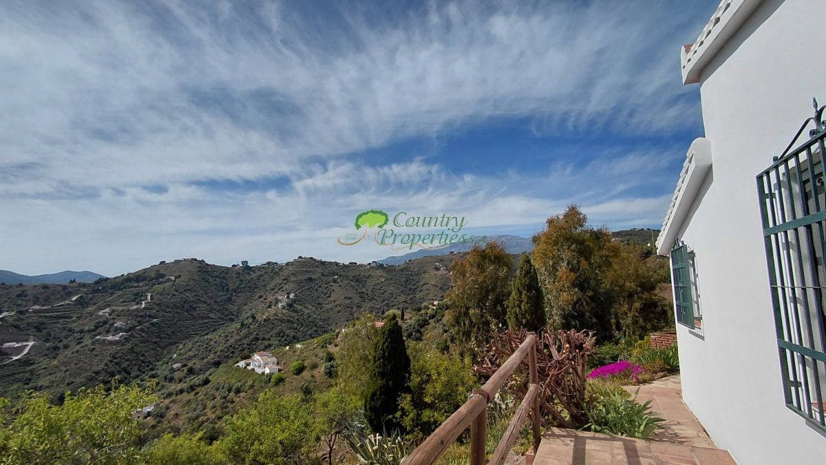 3 bedroom Finca/Country House for sale in Competa - € 435,000 (Ref: 9838966)