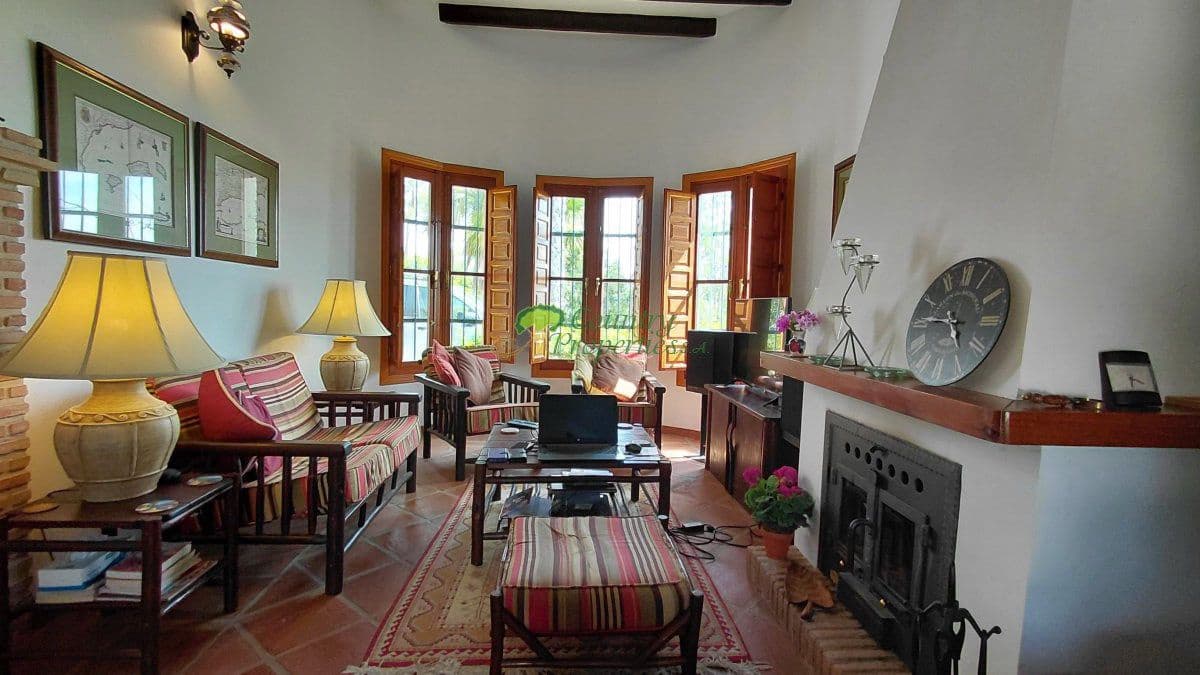 3 bedroom Finca/Country House for sale in Competa - € 435,000 (Ref: 9838966)