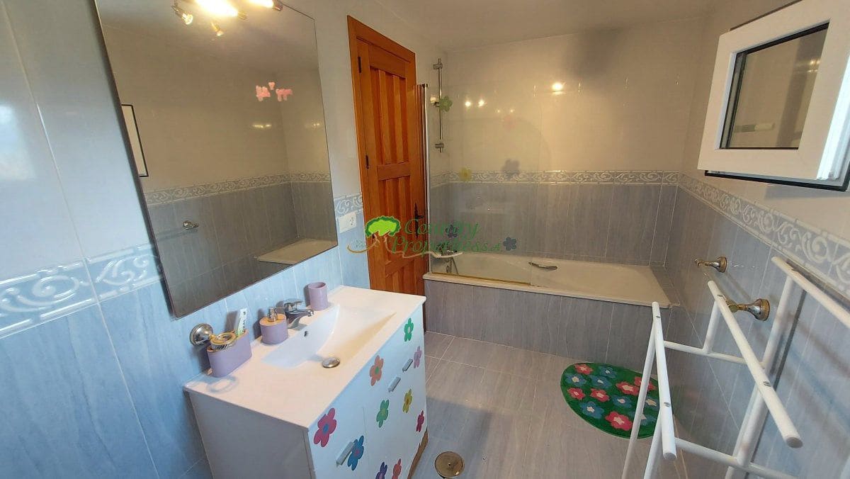 3 bedroom Finca/Country House for sale in Torrox - € 475,000 (Ref: 9838967)
