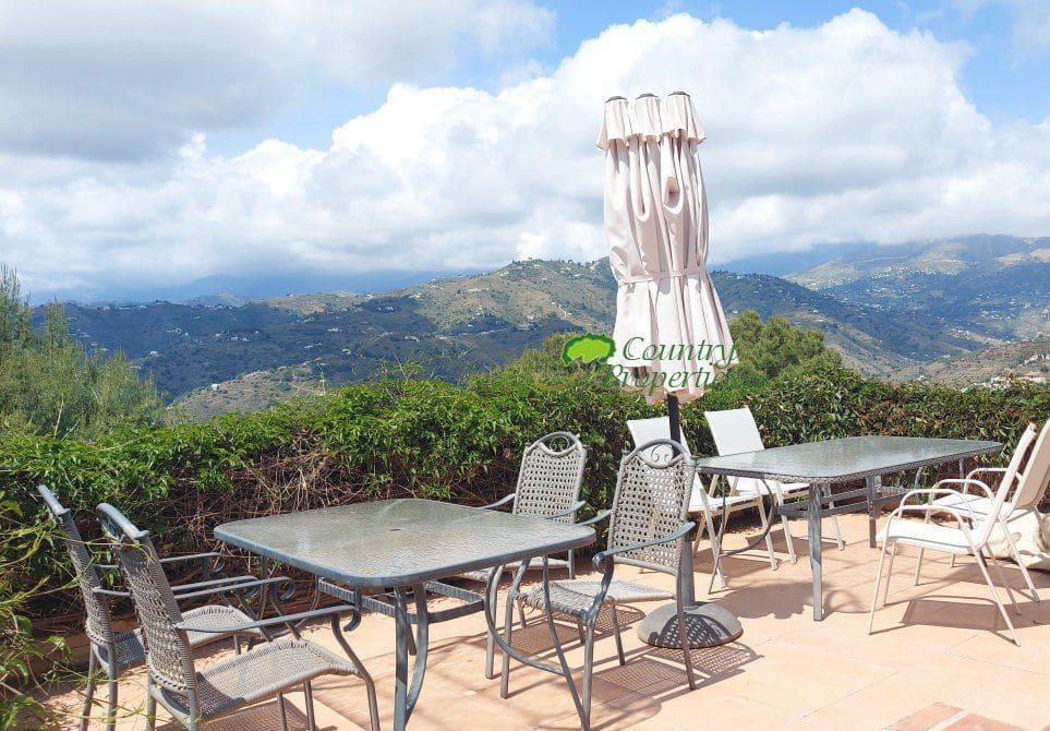 3 bedroom Finca/Country House for sale in Torrox - € 475,000 (Ref: 9838967)