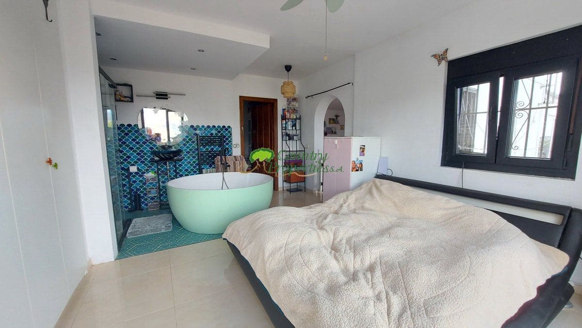 3 bedroom Finca/Country House for sale in Torrox - € 475,000 (Ref: 9838967)