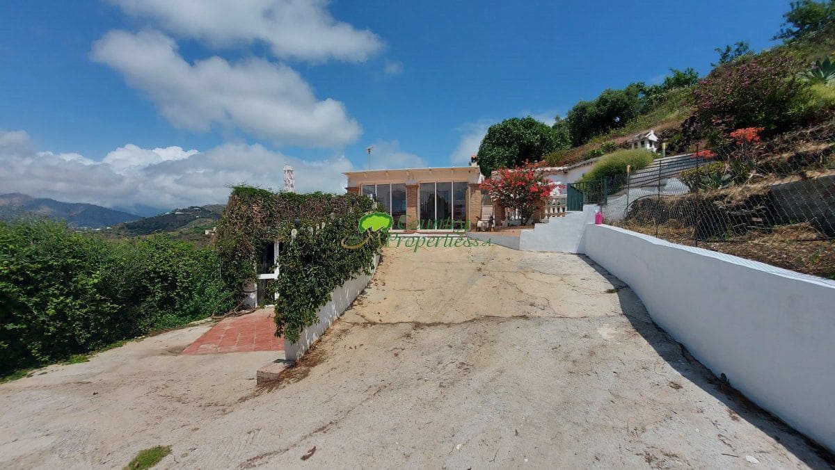 3 bedroom Finca/Country House for sale in Torrox - € 475,000 (Ref: 9838967)