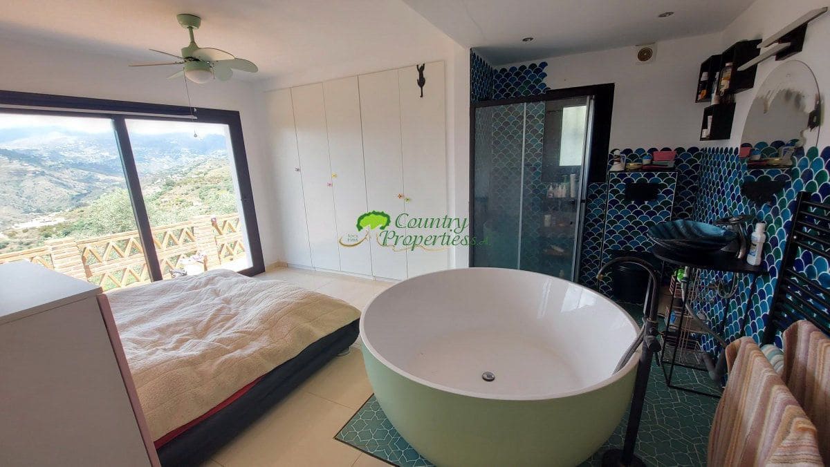 3 bedroom Finca/Country House for sale in Torrox - € 475,000 (Ref: 9838967)