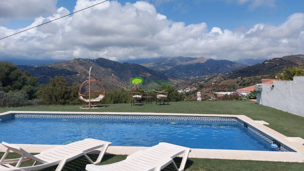 3 bedroom Finca/Country House for sale in Torrox - € 475,000 (Ref: 9838967)
