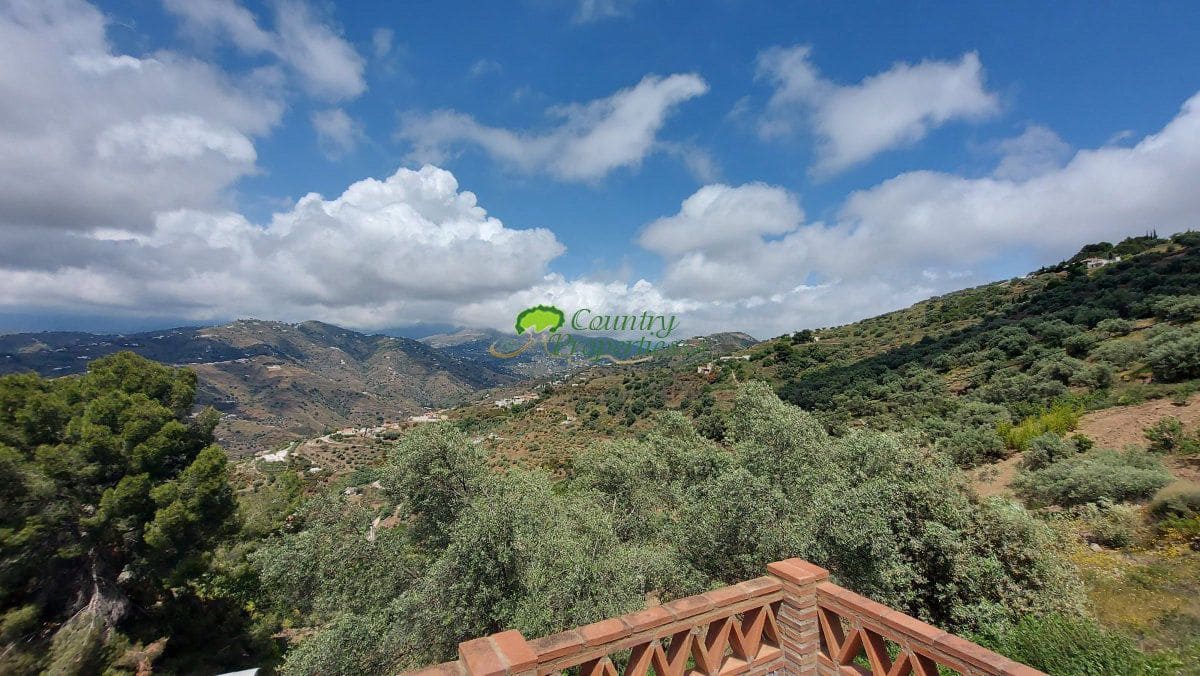 3 bedroom Finca/Country House for sale in Torrox - € 475,000 (Ref: 9838967)