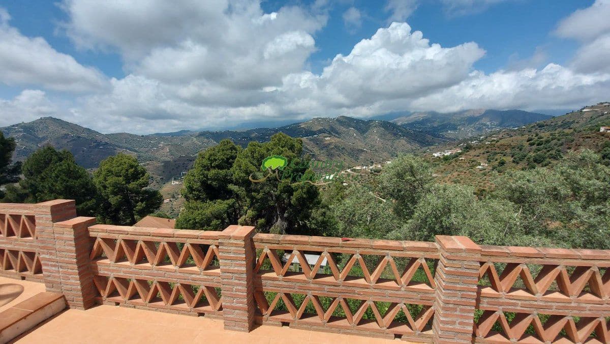 3 bedroom Finca/Country House for sale in Torrox - € 475,000 (Ref: 9838967)