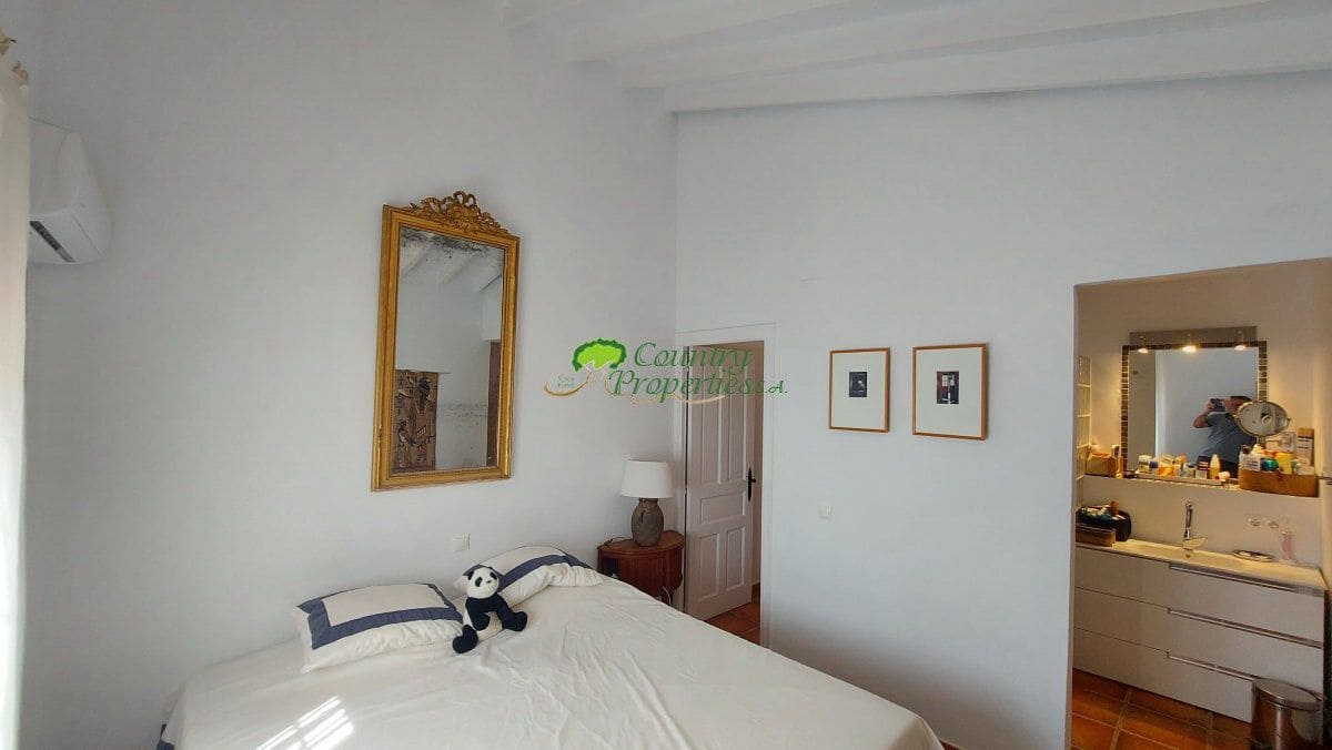 3 bedroom Finca/Country House for sale in Competa - € 459,000 (Ref: 9842681)