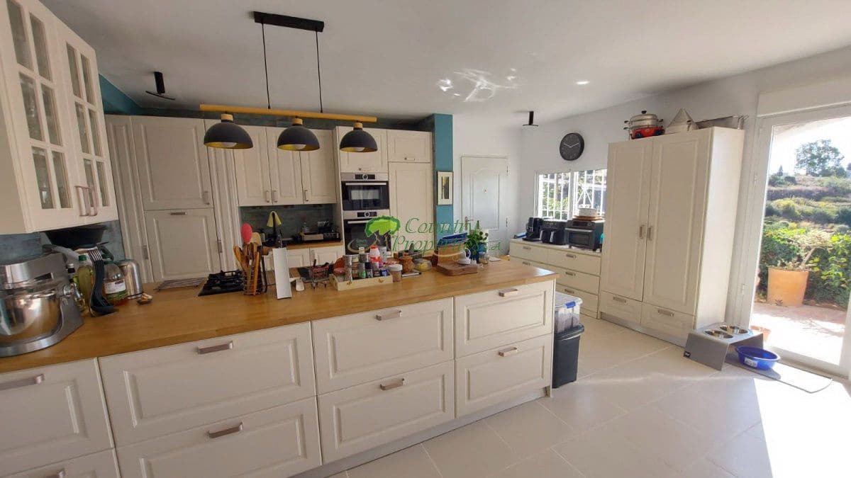 3 bedroom Villa for sale in Torrox - € 449,000 (Ref: 9845088)