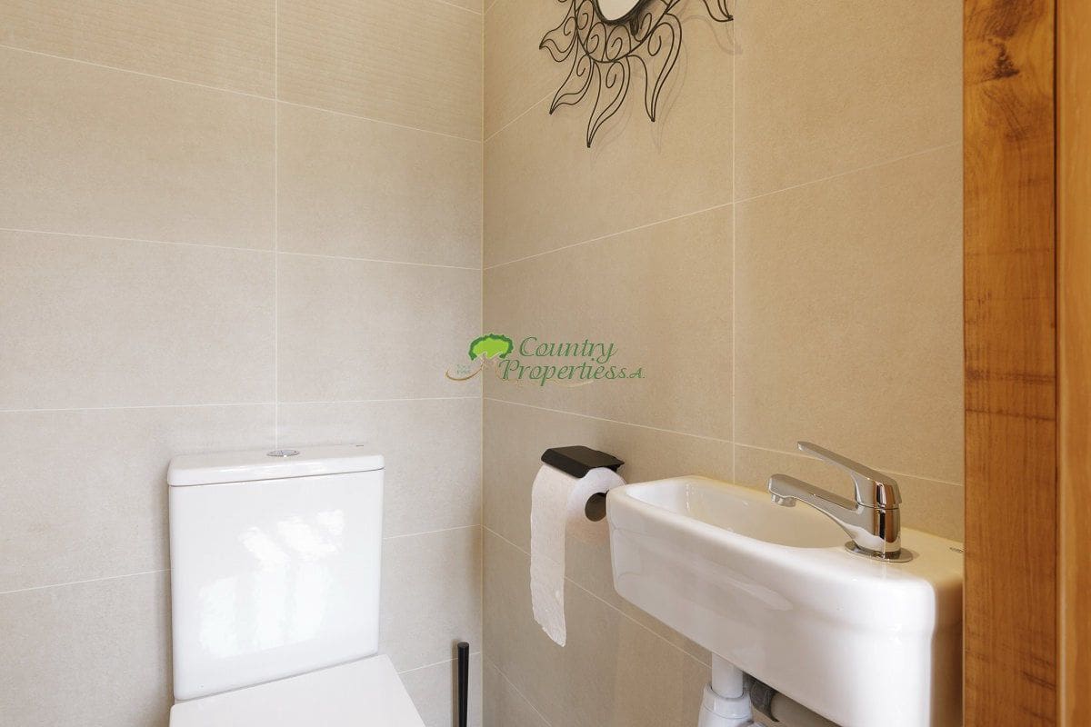 6 bedroom Finca/Country House for sale in Sayalonga with garage - € 699,000 (Ref: 9849128)