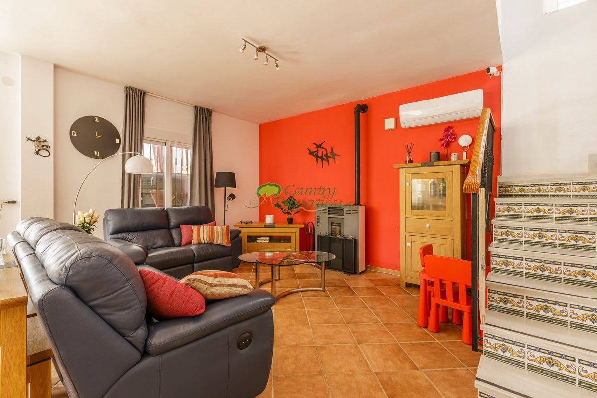 6 bedroom Finca/Country House for sale in Sayalonga with garage - € 699,000 (Ref: 9849128)