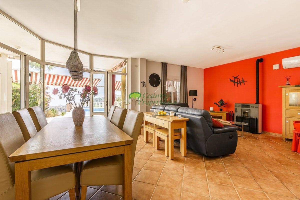 6 bedroom Finca/Country House for sale in Sayalonga with garage - € 699,000 (Ref: 9849128)